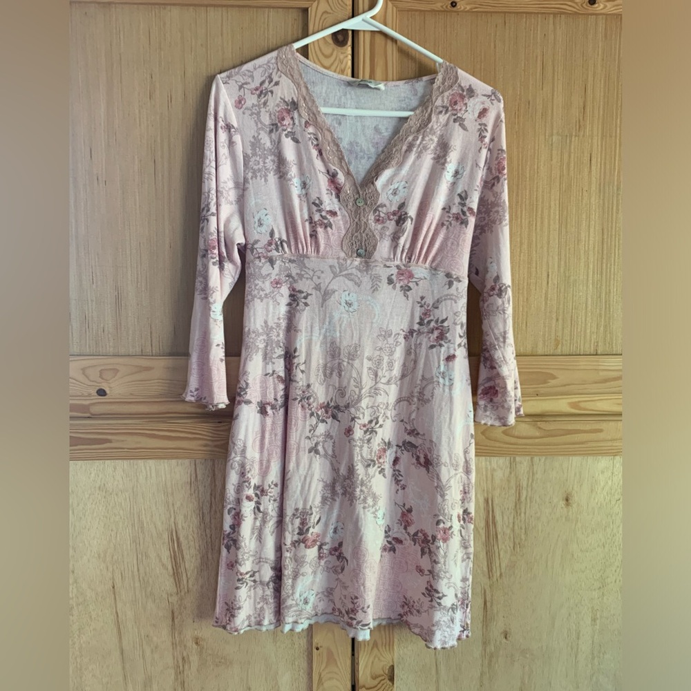 Adonna floral lace night shirt gown size S